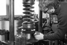 Emboutissage sur presse des fonds de lampes